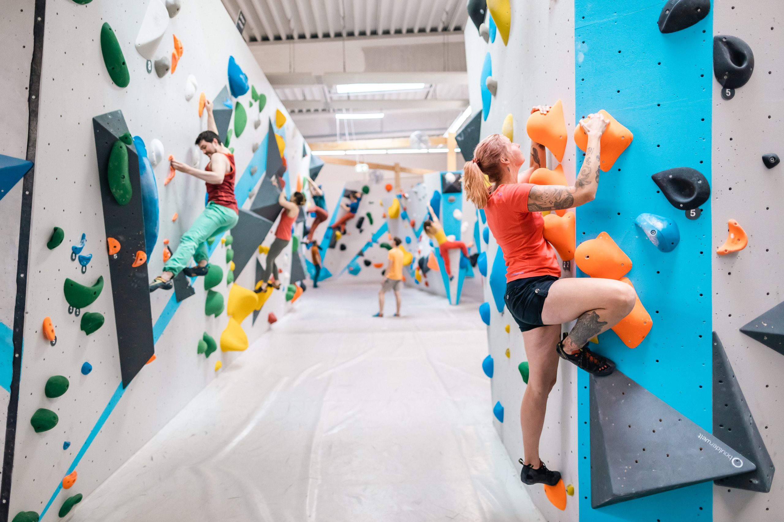 Boulderspaß für alle in der Boulderwelt Frankfurt